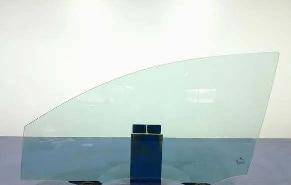 Honda CR-V Front door window glass four-door