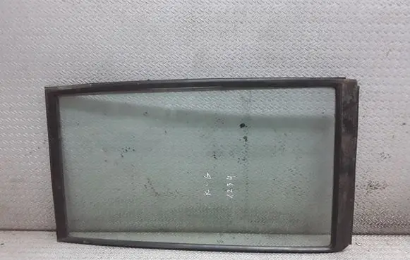 Mitsubishi Pajero Rear side window