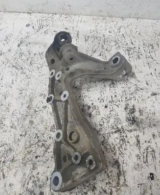 Seat Altea XL Engine mounting bracket