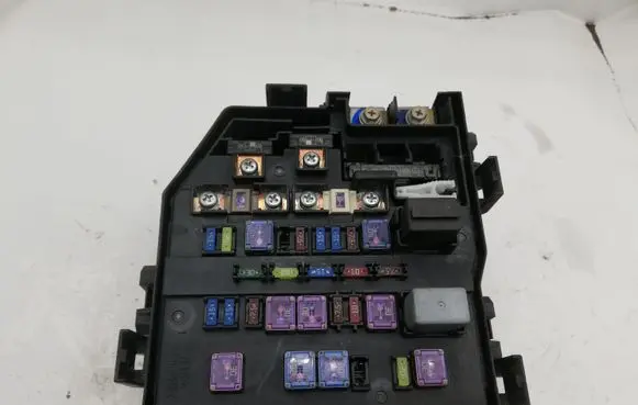 Honda CR-V Fuse module 08SWYE01