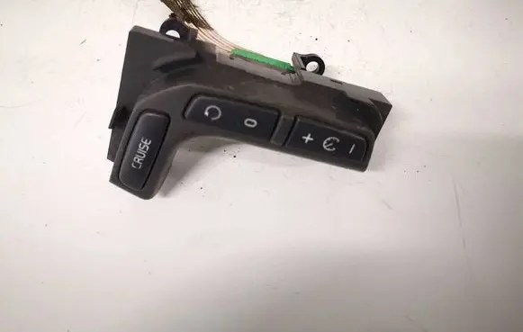 Volvo V70 Steering wheel buttons/switches 8691650