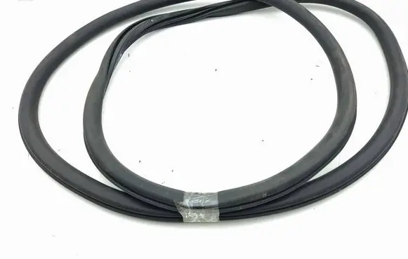 Peugeot 3008 III Front door rubber seal 