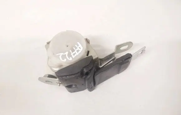 Middle seatbelt (rear)