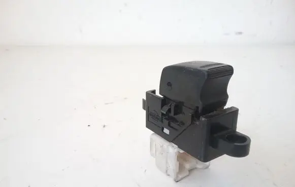 Nissan X-Trail T30 Electric window control switch 36137