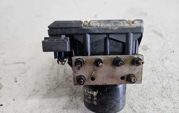 Volkswagen Golf IV ABS Pump 1J0907379R 10094903373