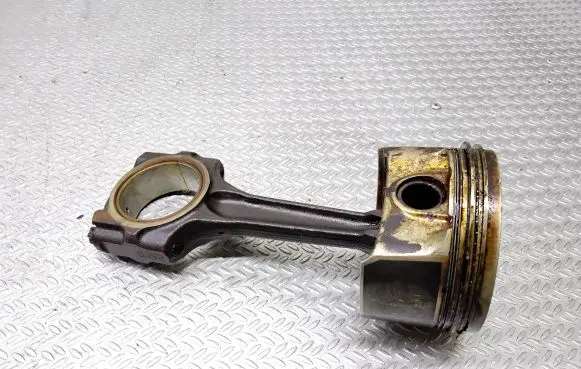 Peugeot 307 Piston with connecting rod
