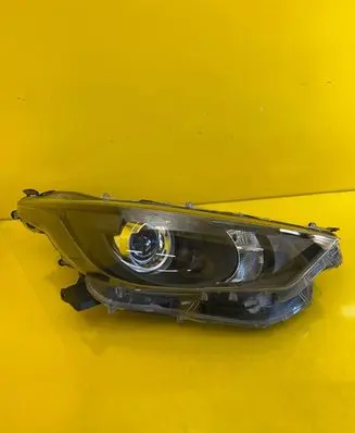 Toyota Yaris Headlight/headlamp K0-6
