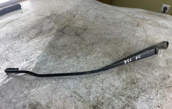Volkswagen PASSAT B5.5 Front wiper blade arm 3b1955410