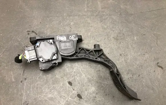 Skoda Fabia Mk1 (6Y) Accelerator throttle pedal 5Q2721503F 0281002374