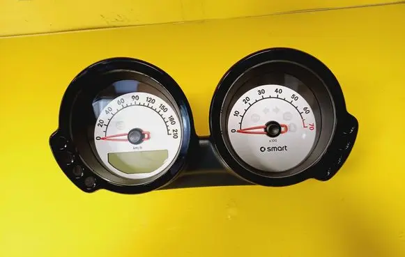 Speedometer (instrument cluster)