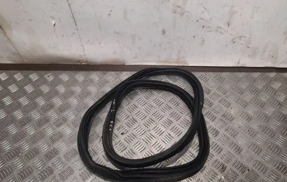 Chevrolet Camaro Rubber seal tailgate window/glass 