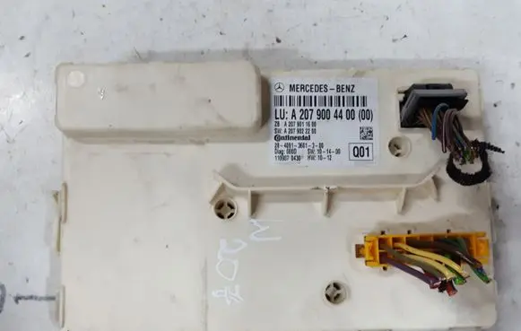 Mercedes-Benz E C207 W207 SAM control unit A2079004400
