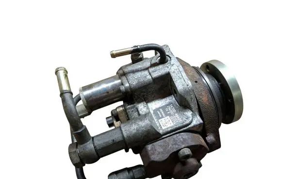 Nissan X-Trail T30 Fuel injection high pressure pump 16700AW401 2940000121