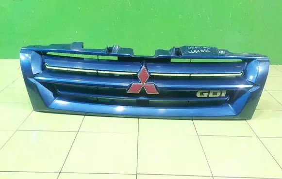 Volvo C30 Front bumper upper radiator grill 387981782