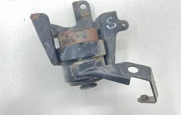 Toyota Corolla Verso AR10 Engine mount bracket