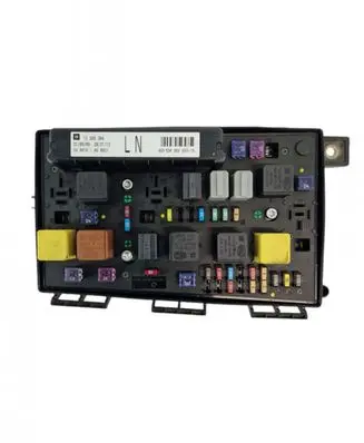 Opel Zafira B Fuse module 13268304