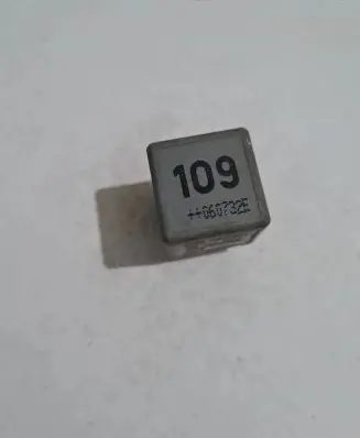 Volkswagen Transporter - Caravelle T5 Other relay 1J0906381A V23134B63X396