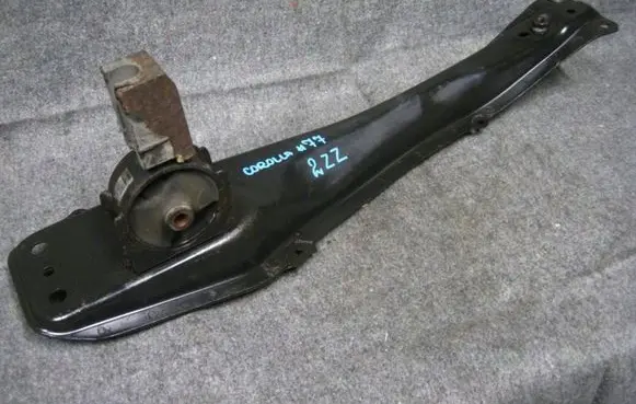 Toyota Corolla E120 E130 Engine mount bracket