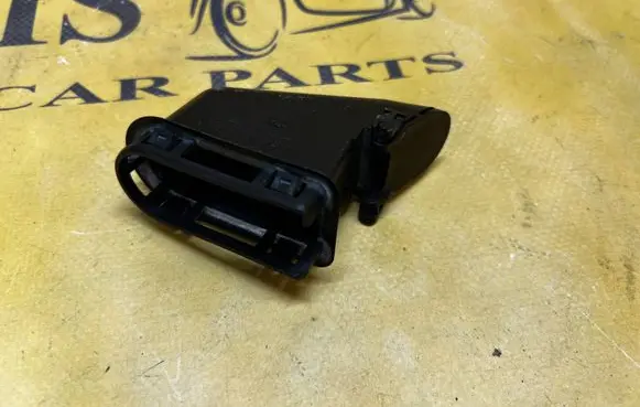Ford Fusion II Wiper trim DG93-F022B53-AB DG93F022B53AB