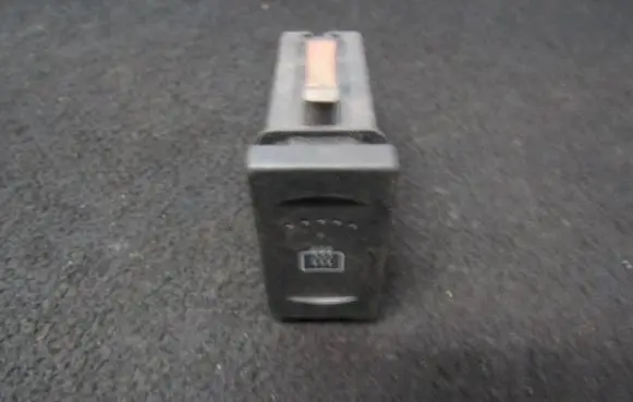 Volkswagen PASSAT B5 Windscreen/window heater switch 3b0959621d