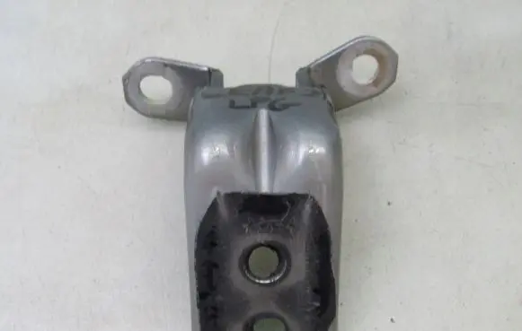 Nissan Leaf II (ZE1) Front door upper hinge