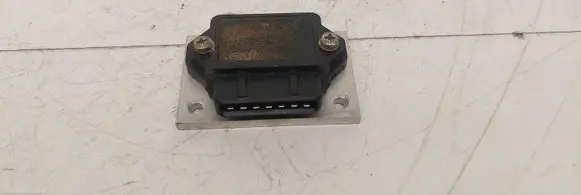 Audi 80 90 B2 Ignition amplifier control unit 211905351D