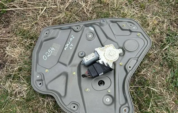 Skoda Octavia Mk2 (1Z) Front door electric window regulator 995932951 1K095903J