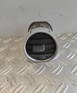Seat Exeo (3R) Dash center air vent grill 3R0820951