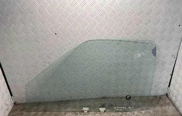 Nissan Navara D22 Front door window glass four-door 