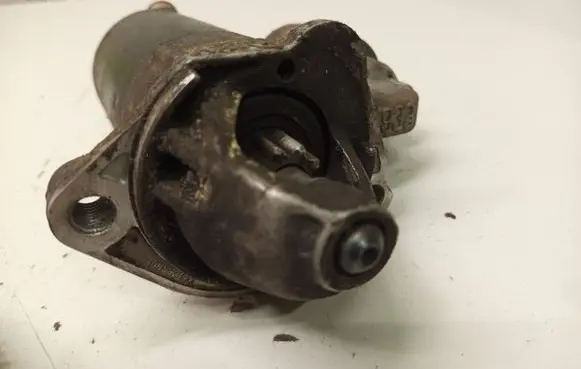 Volkswagen PASSAT B5 Starter motor 058911023B
