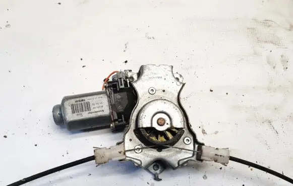 Nissan Almera Tino Front door window regulator motor 400600
