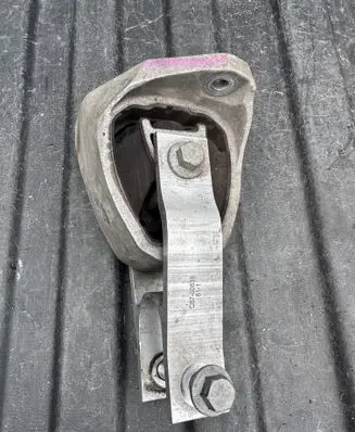 Volvo S90, V90 Engine mounting bracket 31339951 31480565 31480564