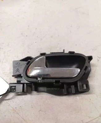 Loading door interior handle