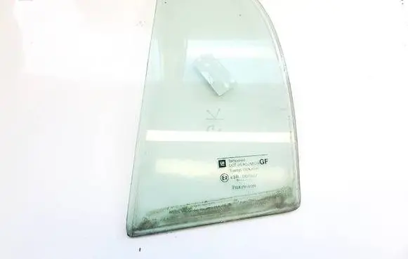 Opel Astra G Rear vent window glass DOT36AS2M129