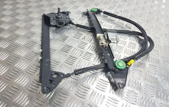 Rear door manual window regulator