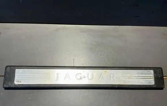 Jaguar XF X250 Front sill trim cover 8X2313201AF