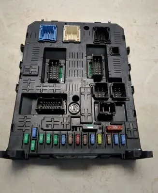 Citroen Berlingo Fuse module 966405878002 281208364 281192462C