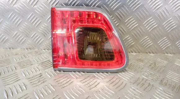 Toyota Avensis T270 Tailgate rear/tail lights 8159105120