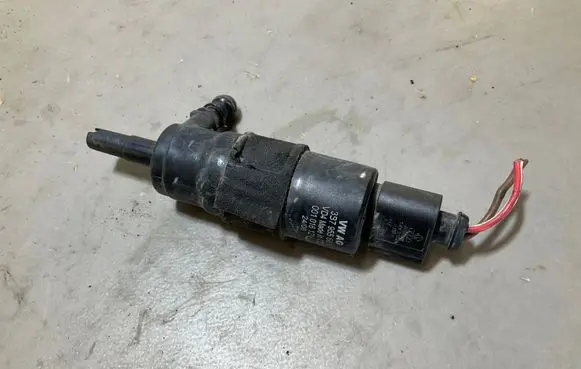 Audi A6 S6 C6 4F Headlight washer pump 3B7955681 00101612V