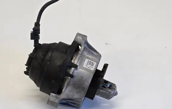 Engine mount bracket