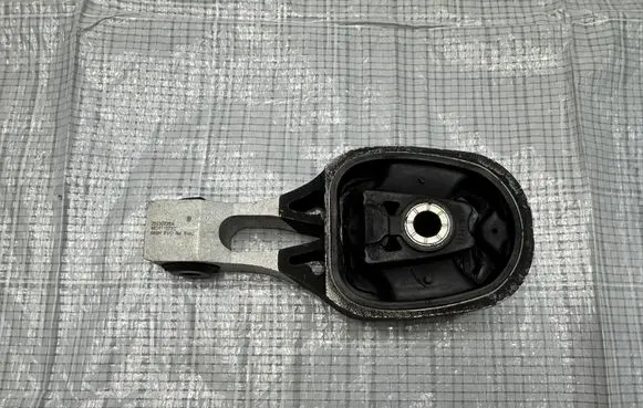 Fiat 500E Gearbox mount 9824116780