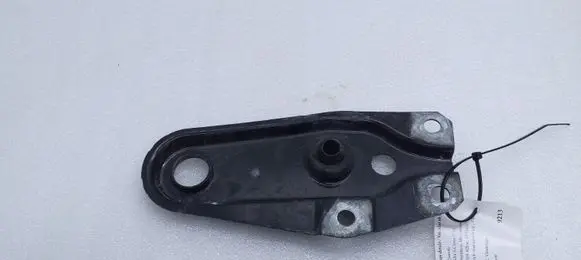 Radiator mount bracket