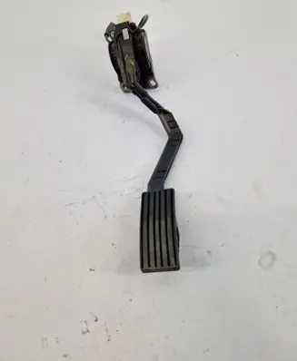 Accelerator throttle pedal