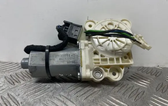 Mercedes-Benz E W211 Front door window regulator motor A2118202942 0130821970