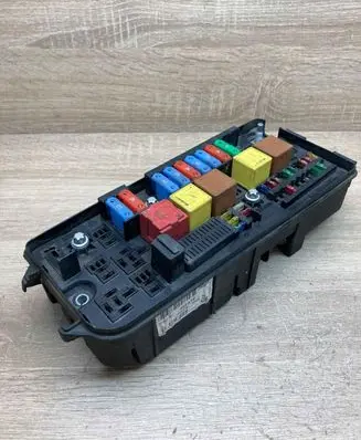 Opel Signum Fuse module 13170899 519066104