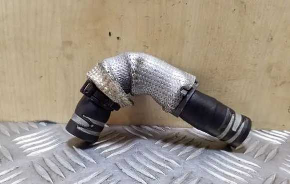 Volkswagen Touareg II Engine coolant pipe/hose