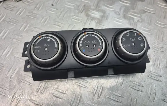 Nissan X-Trail T31 Climate control unit 27500J674A