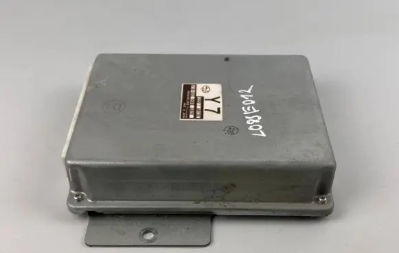 Subaru Legacy Engine control unit/module 22611AM130 6828 A18000R6M