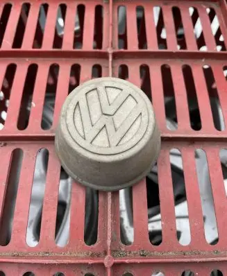 Volkswagen Golf I Original wheel cap 321601171A
