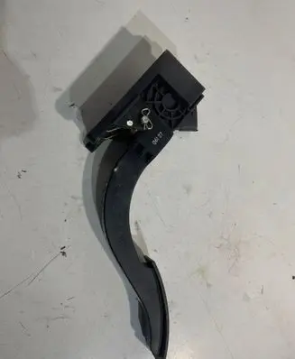 KIA Sorento Accelerator throttle pedal 372103E400